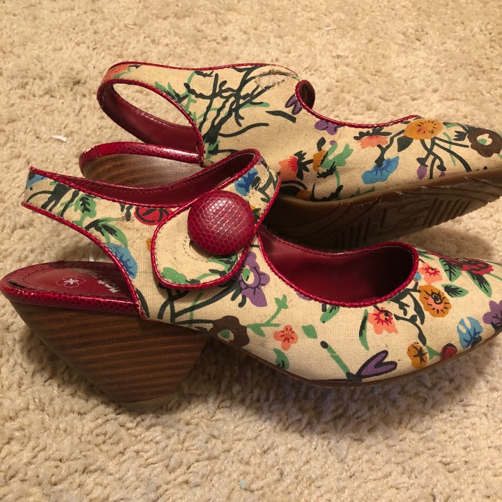 **SOLD **Floral Print wooden heels - Picture 3 of 6